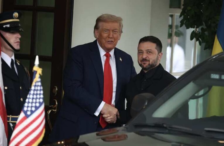 Zelenszkij megérkezett a Fehér Házba – nem visel öltönyt (videó)