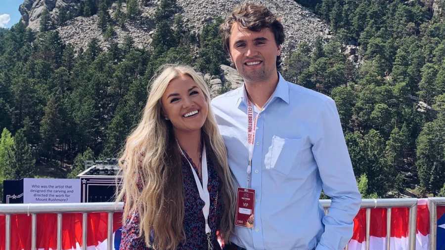 Kiemelt képen: Charlie Kirk feleségével, Erikával / Fotó: storynews.us