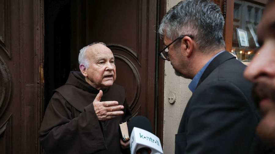 Kiemelt kép: Reisz Pál ferences szerzetes és Hadházy Ákos független parlamenti képviselő (Fotó: Magyar Nemzet/Hatlaczki Balázs)