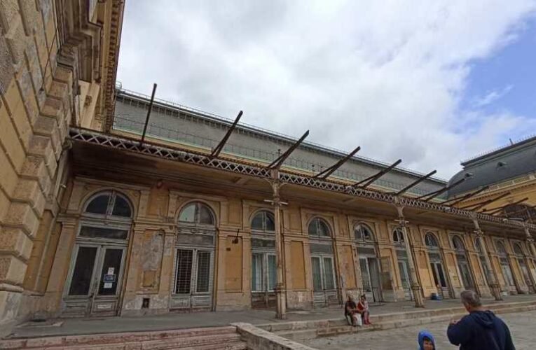 Czeglédi Andrea: Budapest, ahol „nincsenek istenek”