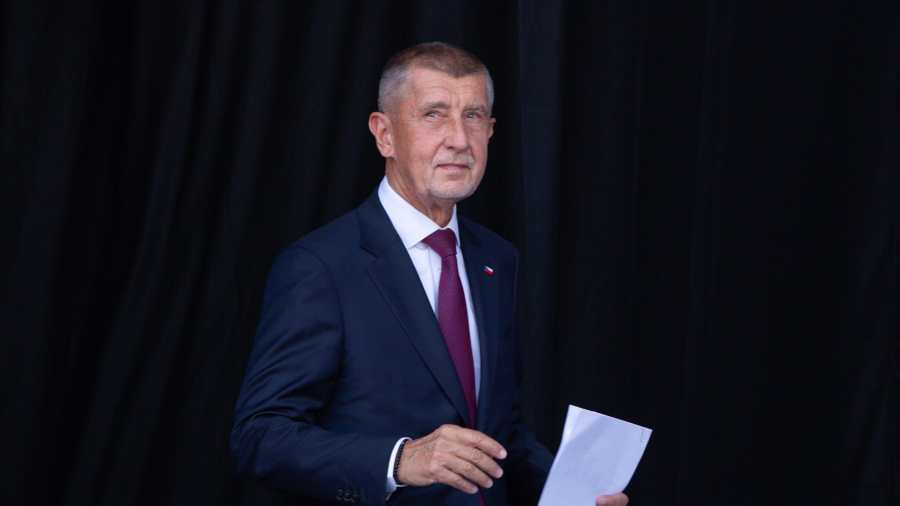 Kiemelt kép: Andrej Babis volt cseh miniszterelnök, az ellenzéki Elégedetlen Polgárok Kezdeményezése (ANO) mozgalom elnöke a Patrióták Európáért pártcsalád nagygyûlésén a franciaországi Mormant-sur-Vernissonban 2025. június 9-én – MTI/EPA/Sadak Souici