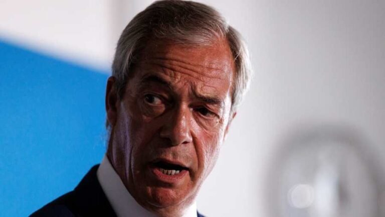 Kiemelt kép: Nigel Farage, a brit ellenzéki Reform UK párt vezére – MTI/EPA/Tolga Akmen