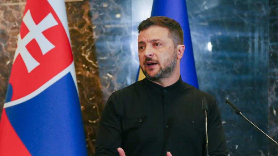 Kiemelt kép: Volodimir Zelenszkij illegitim ukrán elnök a Robert Fico szlovák miniszterelnökkel az ungvári megbeszélésük után tartott sajtóértekezleten 2025. szeptember 5-én. MTI/EPA/STRINGER.