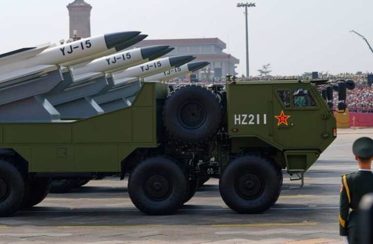 Nukleáris arzenál, kiberhadsereg és robotfarkasok – felvételeken a jövő kínai hadseregének erődemonstrációja