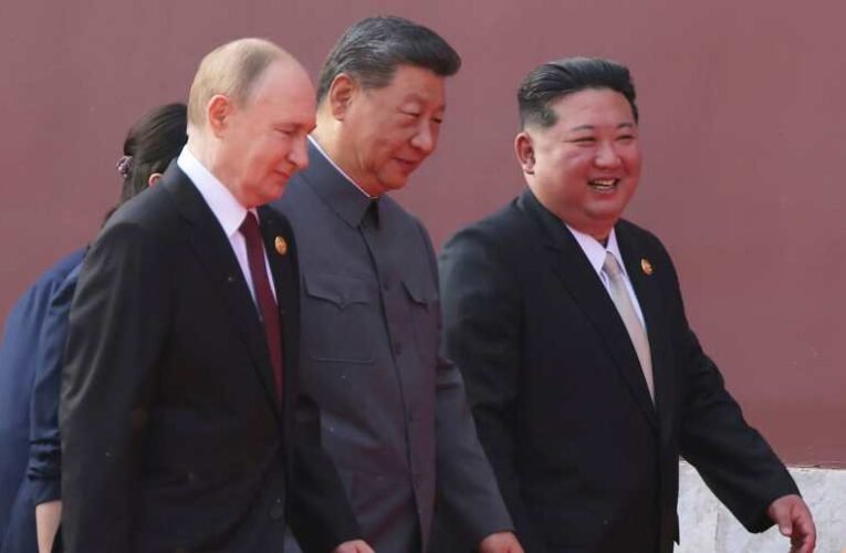 Vlagyimir Putyin és Hszi Csin-ping egy bekapcsolt mikrofon beszélgettek arról, hogy akár örökké is élhetnek