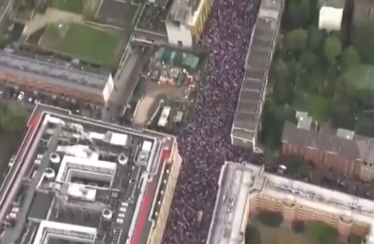 Több mint egymillióan tüntettek Londonban (videók)