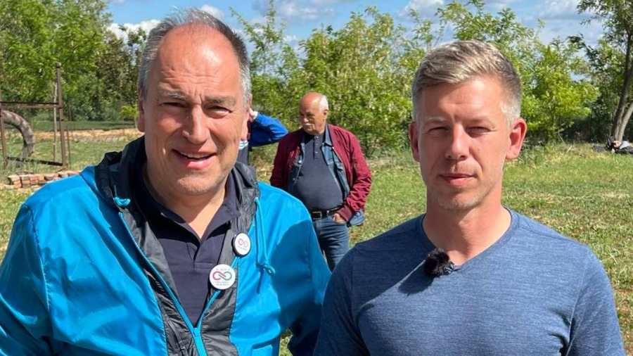 Kiemelt kép: Dálnoki Áron Magyar Péterrel. Fotó: Facebook