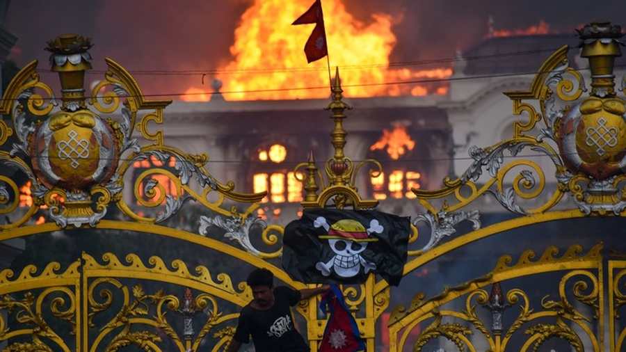 Kiemelt képen: a lángoló Singha Durbar palota, Katmandu, Nepál, 2025. szeptember 9. © Sunil Pradhan/Anadolu via Getty Images