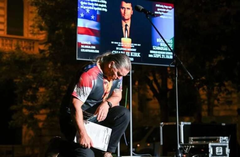 Charlie Kirk temetése – A Szabadság téren búcsúztatták a konzervatív aktivistát