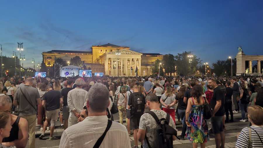 Kiemelt kép: A szélsőbal tüntetése a Kossuth téren 2021. szeptember 21. / Fotó: Nagy Attila Tibor politikai elemző facebook oldala