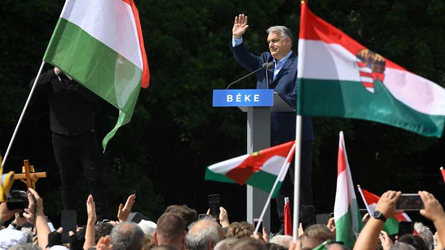 Kiemelt kép: Orbán Viktor miniszterelnök beszédet mond a Civil Összefogás Fórum – Civil Összefogás Közhasznú Alapítvány (CÖF-CÖKA) Békemenetén a margitszigeti nagyréten 2024. június 1-jén. (Fotó: MTI/Koszticsák Szilárd)