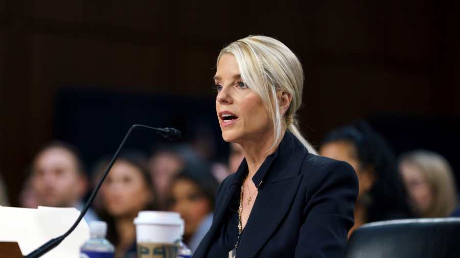 Kiemelt kép: Pam Bondi amerikai igazságügyi miniszter a szenátus igazságügyi bizottsága előtti meghallgatásán a törvényhozás washingtoni épületében, a Capitoliumban 2025. október 7-én (Fotó: MTI/EPA/Will Oliver)
