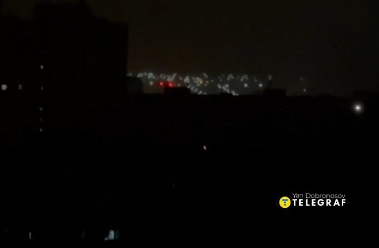 Éjszakai orosz csapás Kijevre, teljes sötétségbe borult a város