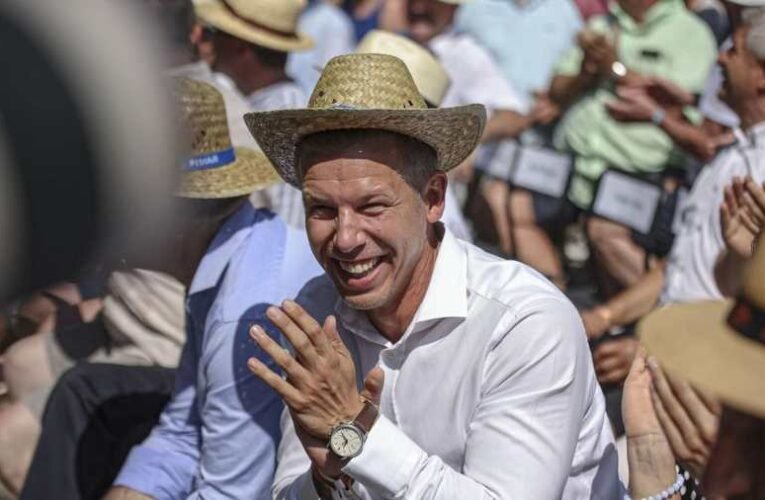 Nem csak a fizetéseket, a nyugdíjakat is megsarcolnák a tiszások