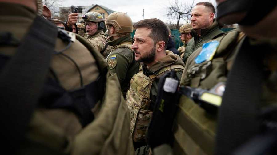 Kiemelt képen: Zelenszkij biztonsági emberekkel körbevéve / Fotó: Reuters / NTB