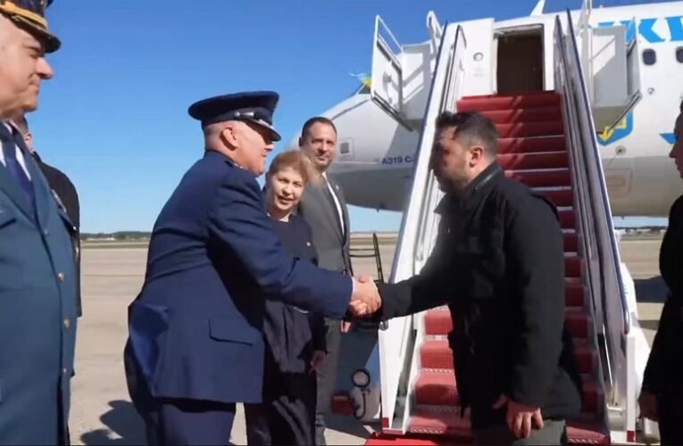 Zelenszkij megérkezett az USA-ba – nem fogadta senki az amerikaiak részéről