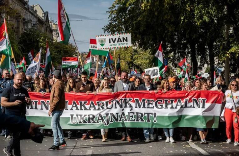 Az RT a budapesti Békemenetről: „Nem akarunk meghalni Ukrajnáért”