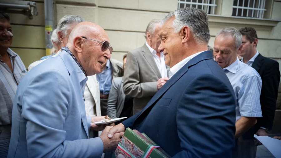 Kiemelt képen: Orbán Viktor nyugdíjasok között / Fotó: facebook