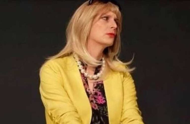 Vérlázító provokáció: bottal verik agyon Schmidt Máriát egy színdarabban