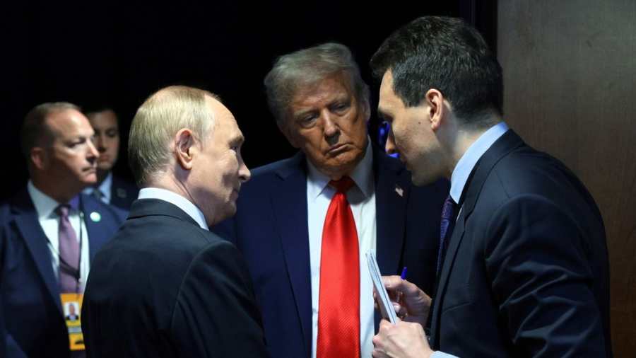 Kiemelt kép: Vlagyimir Putyin orosz elnök és Donald Trump amerikai elnök az alaszkai tárgyalásokat lezáró sajtótájékoztató után, 2025. augusztus 16-án. / Fotó: Szputnyik © Gavriil Grigorow