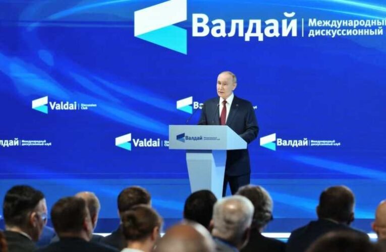 Tomahawks Kijevnek, francia „kalózok” és Charlie Kirk – főbb témák Putyin Valdai fórumon tartott beszédéből