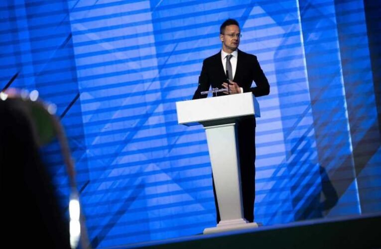 Szijjártó Péter: vissza kell hozni a békét, illetve vissza kell térni a racionalitáshoz és az eurázsiai párbeszédhez