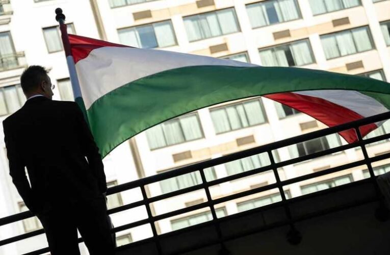 Szijjártó Péter odaszólt a békecsúcs ellen szövetkezőknek