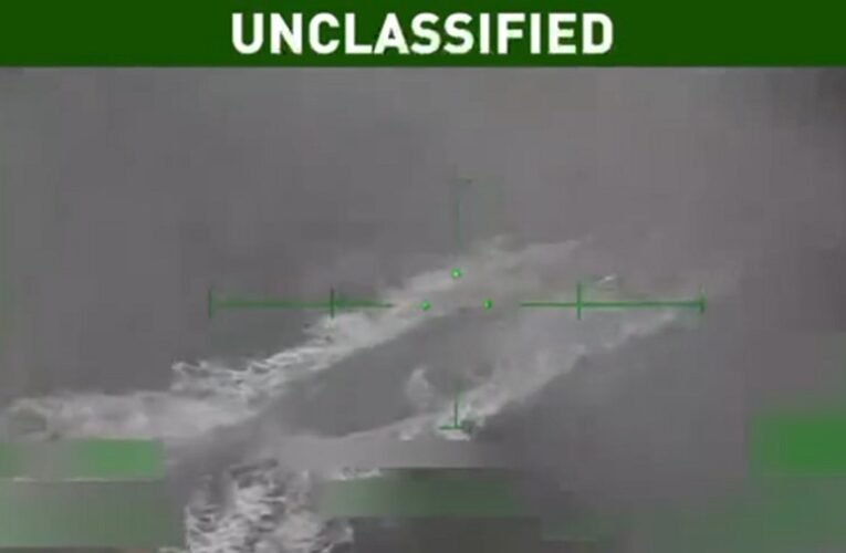Videó: Az USA haditengerészete így lőtte ki a tengeralattjárót