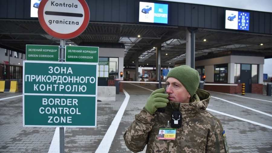 Kiemelt kép: Ellenőrzőpont a lengyel-ukrán határon / fotó: © Michael Sorrow / Anadolu / Getty Images