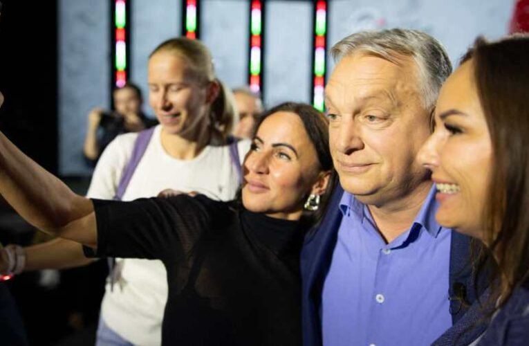 „Aki békét akar, velünk tart!” – Megtartották Győrben a háborúellenes gyűlést, amely a béke és összefogás melletti tanúságtételről szólt