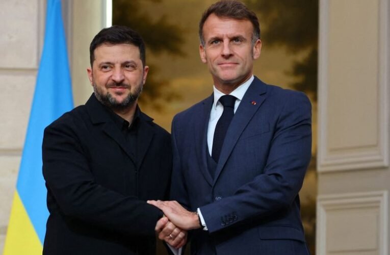 „Eltökélt vagyok a béke elérésében” – mondta Macron, és eladott 100 harci gépet Zelenszkijnek