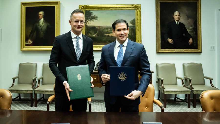 Kiemelt kép: Szijjártó Péter külgazdasági és külügyminiszter és Marco Rubio amerikai külügyminiszter közös energetikai együttműködést ír alá Washingtonban 2025. november 7-én (Fotó: MTI/KKM)