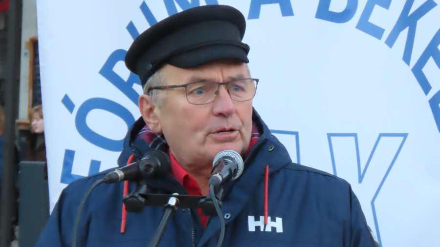 Kiemelt képen: Thürmer Gyula, a Munkáspárt elnöke beszél a 2025. november 27-i budapesti Békefórumon. / Fotó: Magyar Békekör