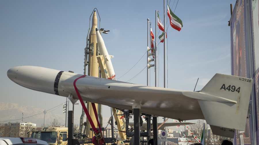 Kiemelt képen: Egy iráni gyártmányú Shahed-136 drón kiállítása Teheránban. © Getty Images / Morteza Nikoubazl