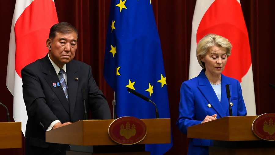 Kiemelt kép: Isiba Sigeru japán kormányfő és Ursula von der Leyen, az Európai Bizottság elnöke (Fotó: MTI/EPA/Anadolu Agency pool/David Mareuil)