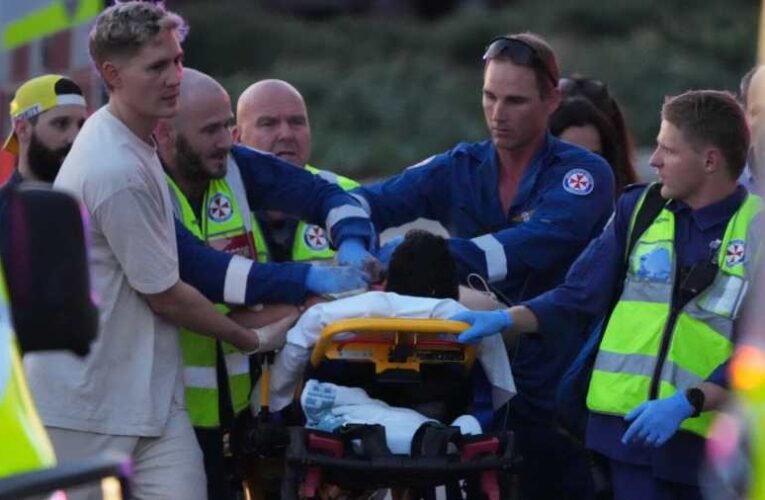 Terrortámadás Ausztráliában: a hanukát ünneplő tömegbe lőttek Sydney híres tengerpartján