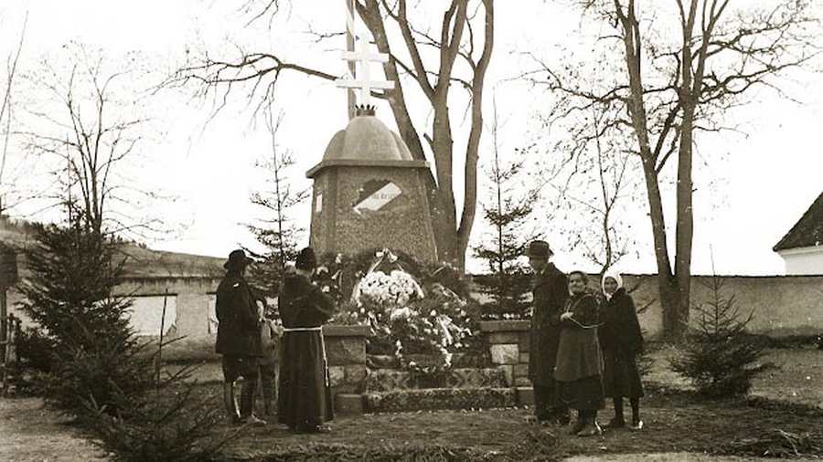 Kiemelt kép: csíksomlyói Trianon-emlékmű