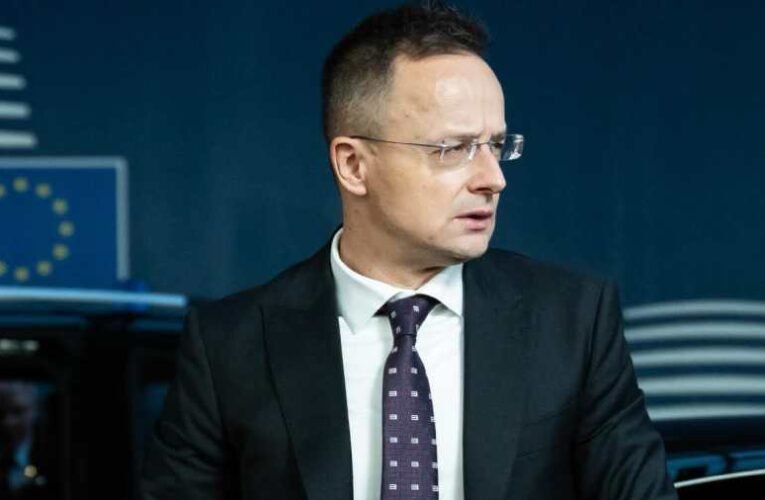 Szijjártó Péter: Magyarország blokkolja a 20. szankciós csomagot az ukrán olajzsarolás miatt