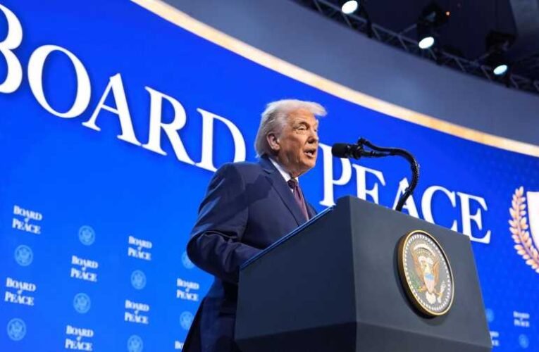 Trump elindította Davosban a Béketanácsot, ami az ENSZ alternatívája is lehet