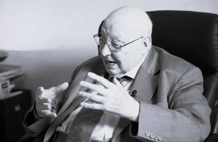 Elhunyt Drábik János