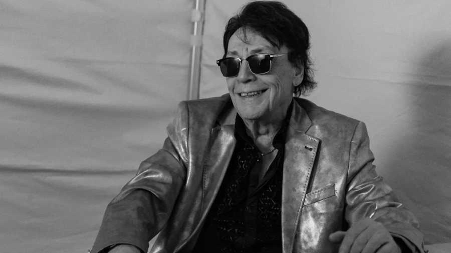 Meghalt fenyő Miklós