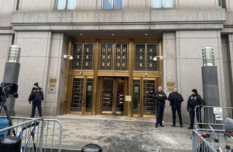 Fox News: Bilincs nélkül vitték bíróság elé Maduro-t, megkezdődött a tárgyalás