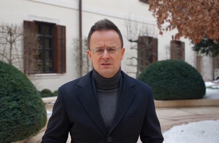 Szijjártó Péter: Feszítik a húrt az ukránok, bekérették a kijevi magyar nagykövetet