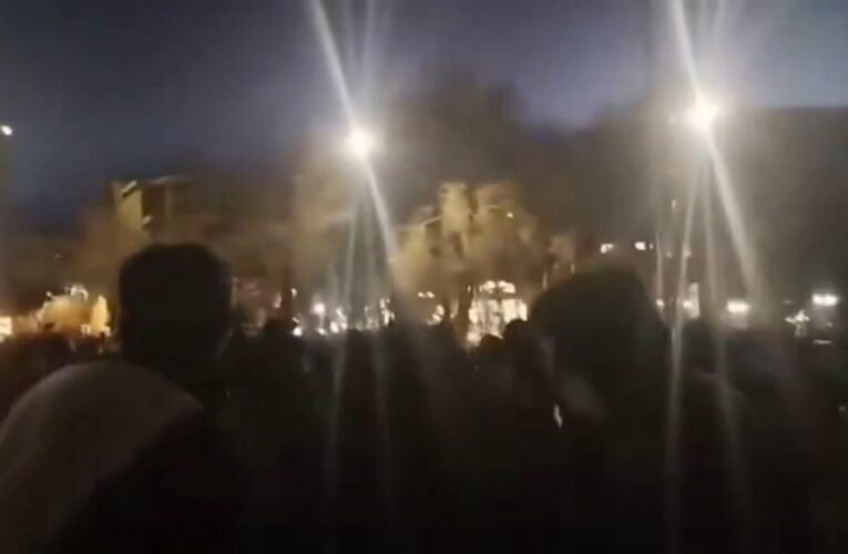 Óriási tüntetések Iránban – a Sah visszatérését követeli a tömeg – Trump kész segíteni