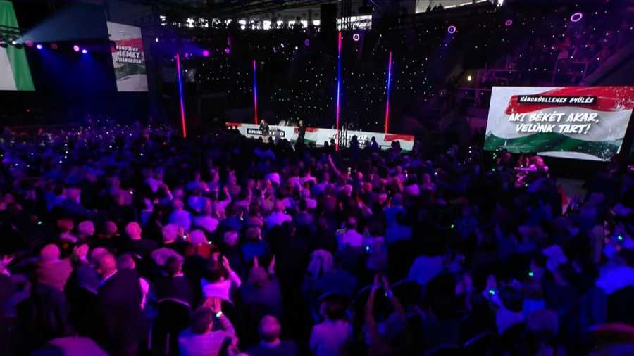 „Aki belénk harap, annak kitörik a foga!”