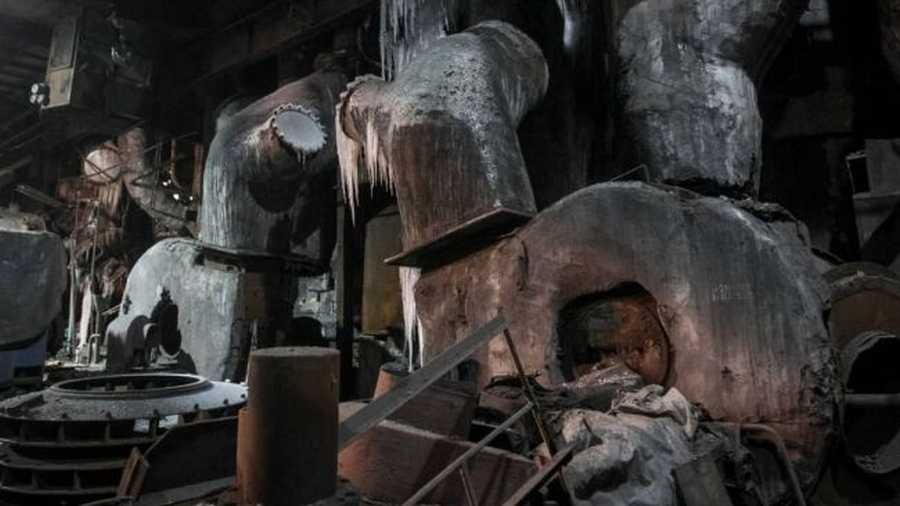 Egy megrongálódott hőerőmű Kijevben.