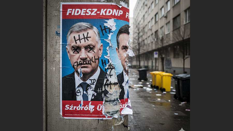 Megrongált plakátok, bántalmazott aktivista, politikai erőszak 2026