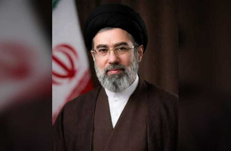 Modzstaba Hámeneit nevezték ki Irán új legfőbb vezetőjévé