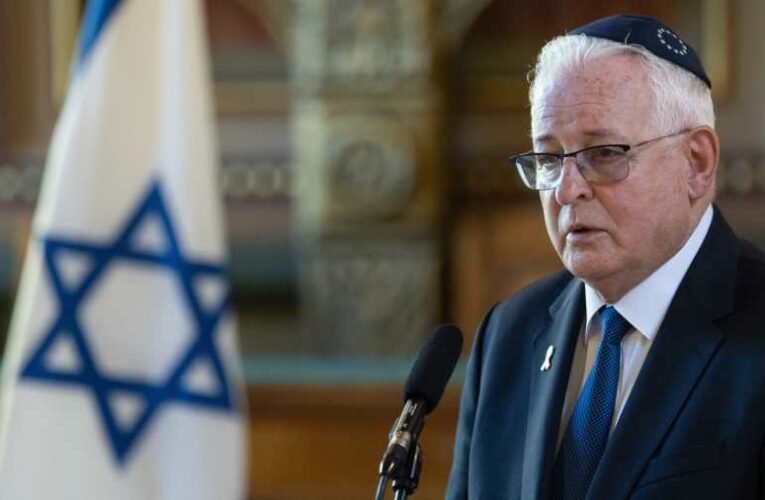 Már dörgölőznek az új hatalomhoz: A MAZSIHISZ és az EMIH is sietve gratulált Magyar Péternek