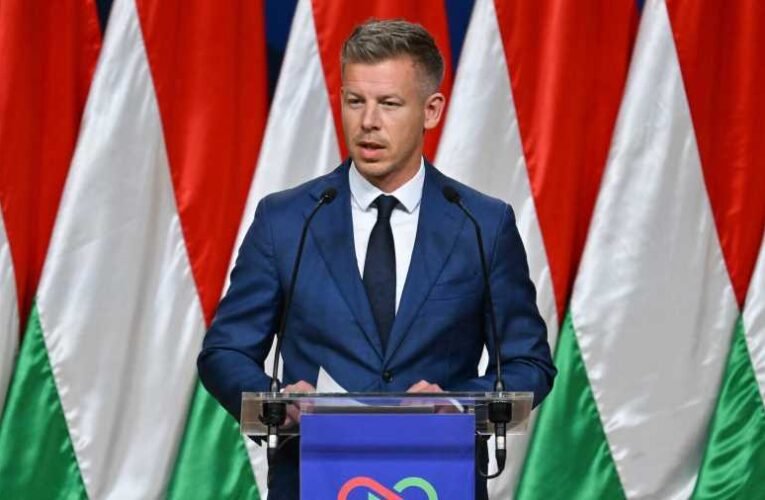 Magyar Péter, a Tisza Párt elnöke nemzetközi sajtótájékoztatót tart az országgyűlési választásokat követően a Hungexpo Kongresszusi Központban 2026. április 13-án (Fotó: MTI/Illyés Tibor)